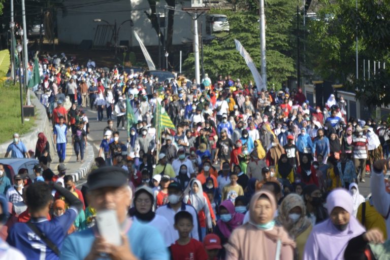 Songsong Muktamar Muhammadiyah dan ‘Aisyiyah ke 48, 500 Ribu Lebih Warga Jateng Ikuti Jalan Sehat