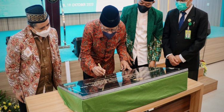 Haedar Hadiri Pelantikan Rektor UMKABA dan Resmikan Gedung RSI Muhammadiyah Kendal