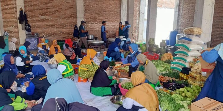 Berton-ton Bahan Makan Dikirim ke Dapur Umum Penggembira Muktamar