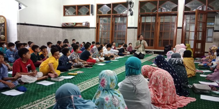 Yang Tua Jangan Kalah, Siswa SD di Solo Ikuti Baitul Arqam