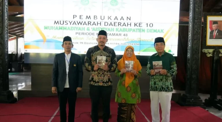 Buku Sejarah Gerakan Muhammadiyah Demak Dilaunching
