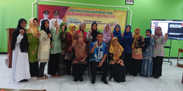 ‘Aisyiyah Daerah Demak Ikuti Pelatihan Pengelolaan Buku Perpustakaan