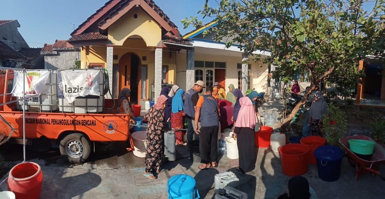 Muhammadiyah Demak Distribusikan Air Bersih Ke Desa Terdampak Kekeringan di Demak