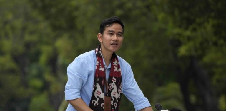 Batal Hadir di Surabaya, Abdul Mu’ti Sayangkan Absennya Gibran pada Dialog Terbuka