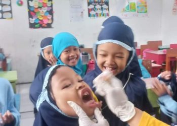 Pelaksanaan PIN Polio Serentak: Siswa SD Muhammadiyah Pucang Gading Antusias Ikuti Imunisasi