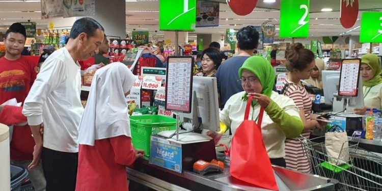 Jelang Lebaran, Jokowi Ajak Anak Panti ‘Aisyiyah Menteng Belanja di Mall