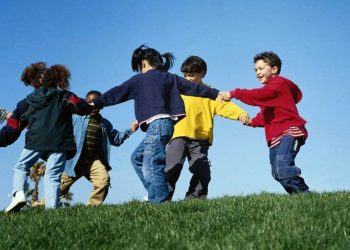 Peran Masyarakat dalam Tumbuh Kembang Anak: Melihat Aspek Sosiologi