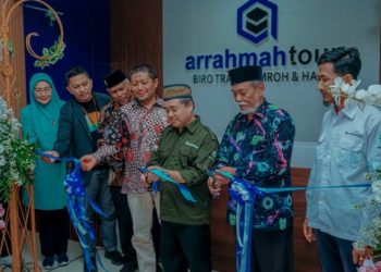 Berikan Layanan Terbaik, Kantor Pusat Ar Rahmah Tour Diresmikan Ketua PWM Jateng