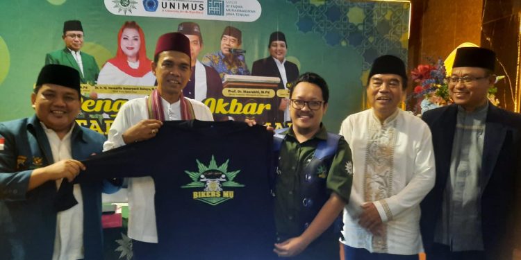 Milad ke-112 Muhammadiyah: Ustadz Abdul Somad Hadiri Resepsi di Masjid At-Taqwa UNIMUS Semarang