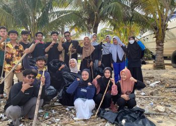 Bangkitkan Kepedulian Lestari ; Aksi Clean UP Pantai Oleh Ikatan Pelajar Muhammadiyah Demak Nyalakan Semangat Generasi Muda untuk Jaga Lingkungan Bersama.