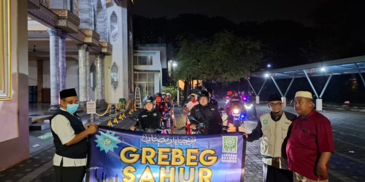 Grebeg Sahur LDK PWM Jatim dan BikersMu: Semarak Berbagi di Tengah Malam
