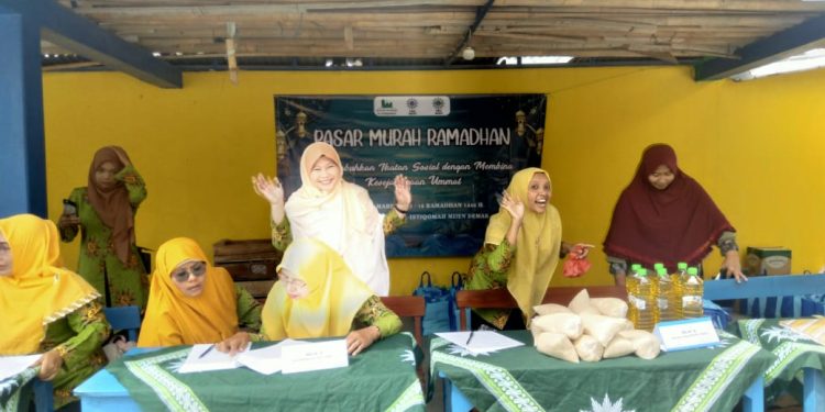 PCA Mijen Demak Gelar Bazar Sembako Murah untuk Kaum Dhuafa