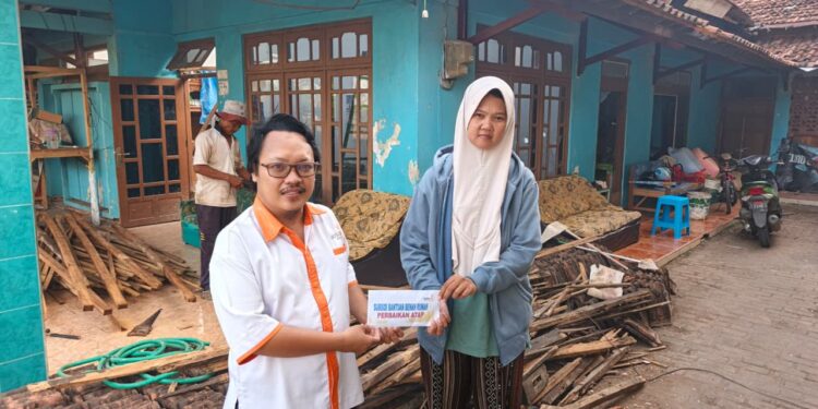 Lazismu Demak Salurkan Bantuan Benah Rumah untuk Warga Mutih Wetan