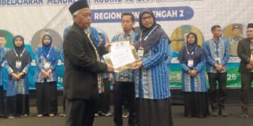Guru SD Muhammadiyah Pucang Gading Raih Penghargaan Peserta Terbaik 1 pada Bimtek Nasional Majelis Dikdasmen PP Muhammadiyah