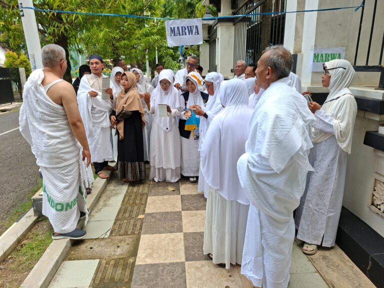 KBIHU Darussalam Demak Gelar Praktik Lapangan Ibadah Umrah untuk Calon Jamaah