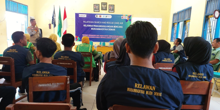 Perkuat Sinergi Penanggulangan Bencana MDMC Demak adakan Pelatihan SAR AIR