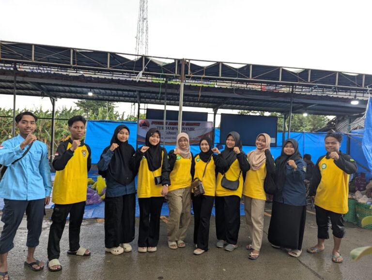Wujudkan Spirit Al-Maun, Pandu Hizbul Wathon Raden Umar Said UMKU Bahu-Membahu ikut giat respon bencana banjir di Kudus