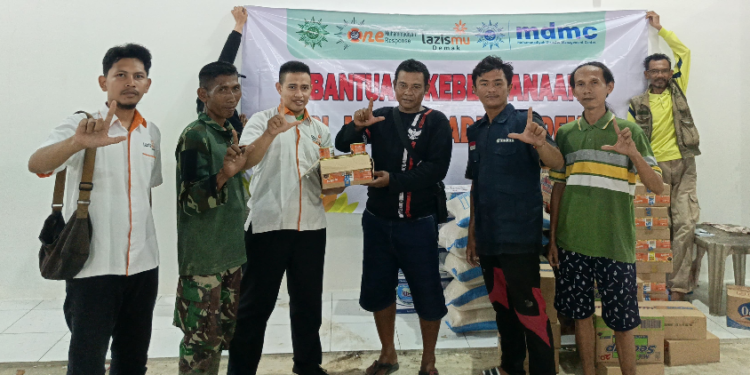 Aksi Cepat Muhammadiyah Demak: RendangMu Hadir Ringankan Derita Korban Banjir Trimulyo