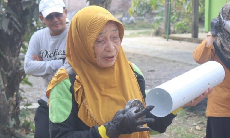 Sulap Sampah Rumah Tangga Jadi Kompos, UNIMUS dan DLH Demak Jadikan Desa Ploso Percontohan Lingkungan Sehat